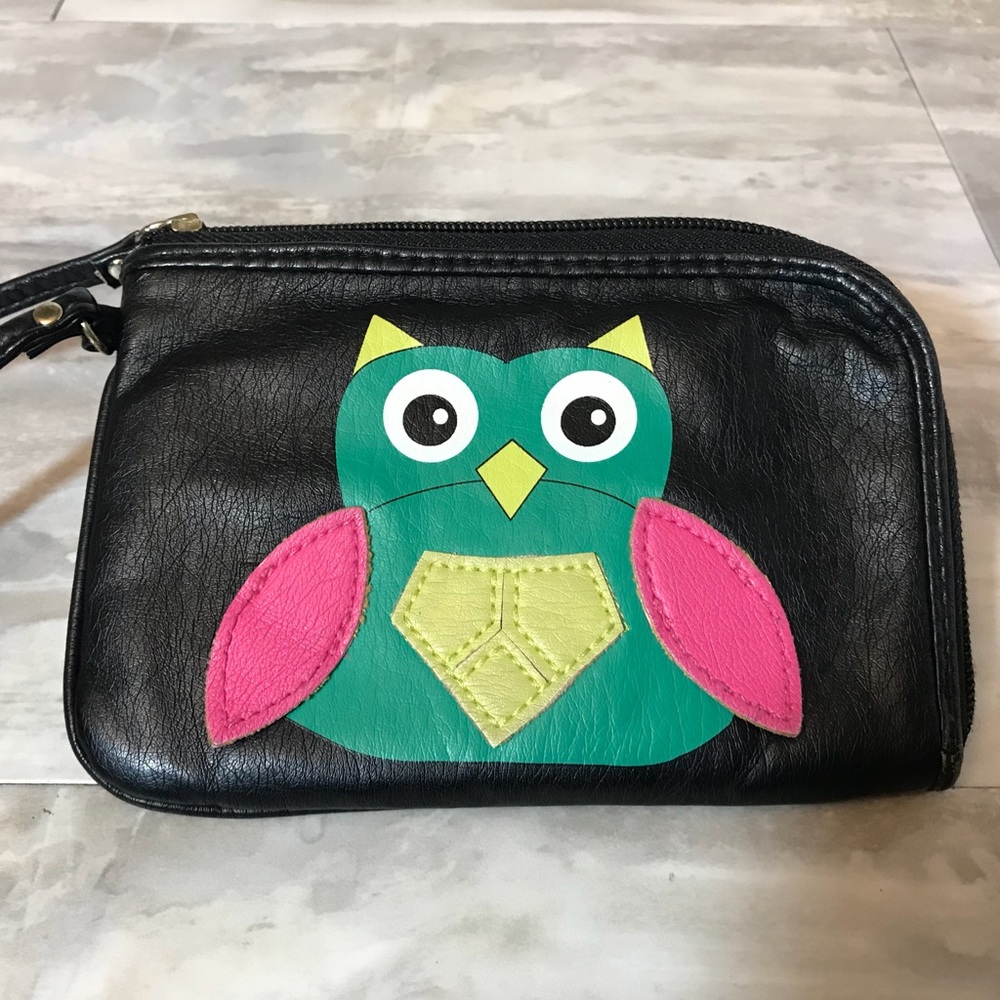 FINAL PRICE! NWOT Cute faux leather owl wristlet